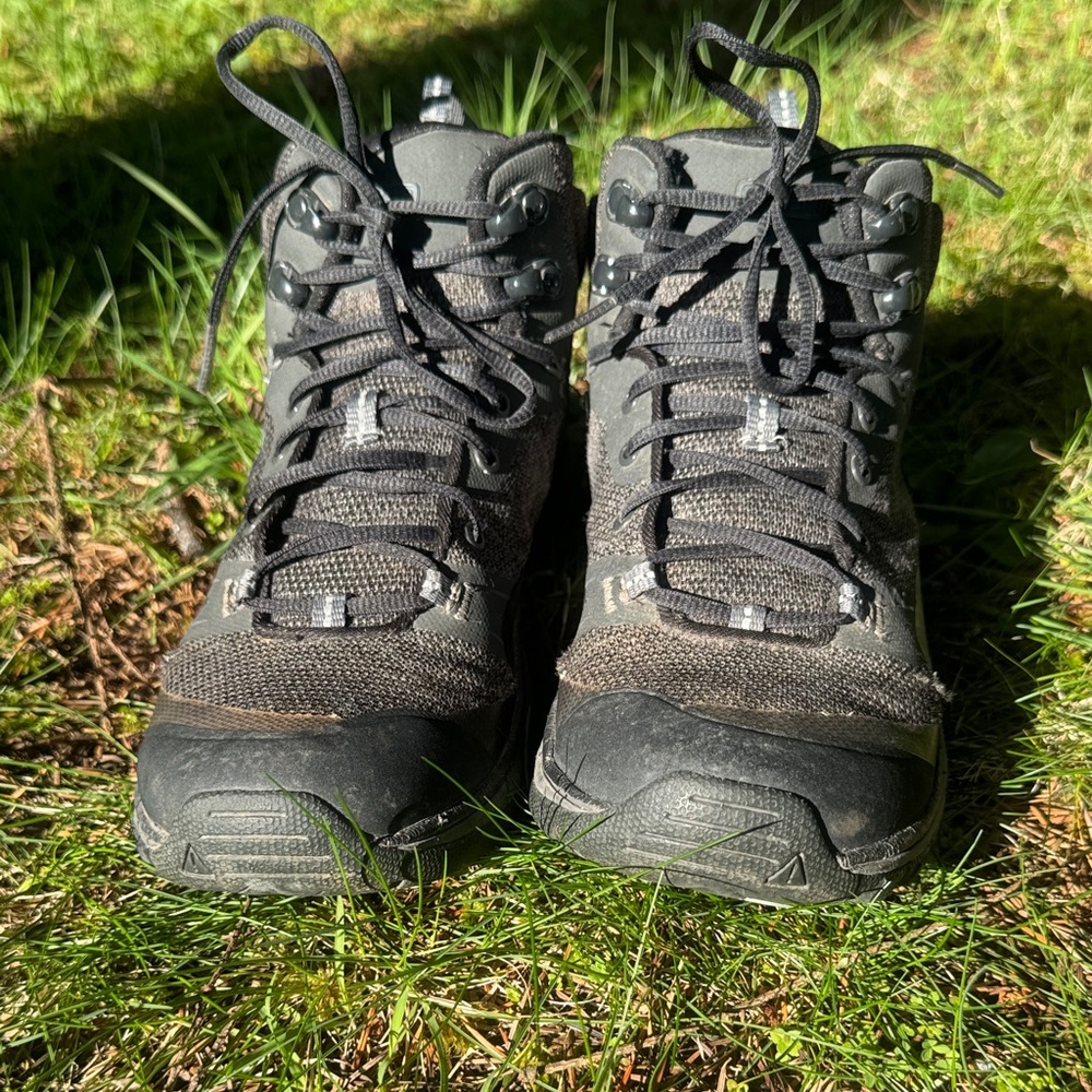 Keen Women's Lace-Up Boots in Black and Dark Gray